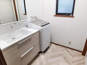 洗面リフォームレイアウト変更した使いやすい洗面所と、清潔感あるトイレ