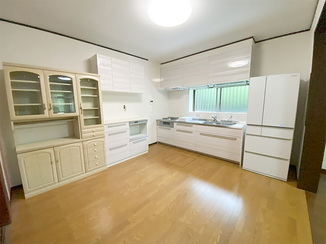 キッチンリフォーム レイアウト変更した使いやすいキッチンと、清潔感のあるバスルーム